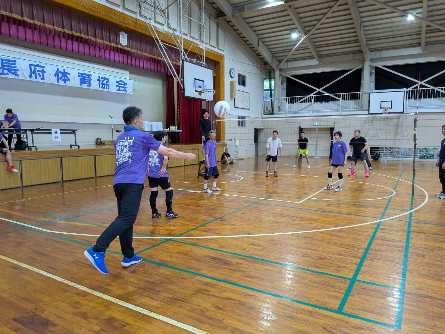 令和7年6月22日（日）、長府中学校体育館にて 「第18回 長府町民親睦トリムバレーボール大会」が開催されました！
